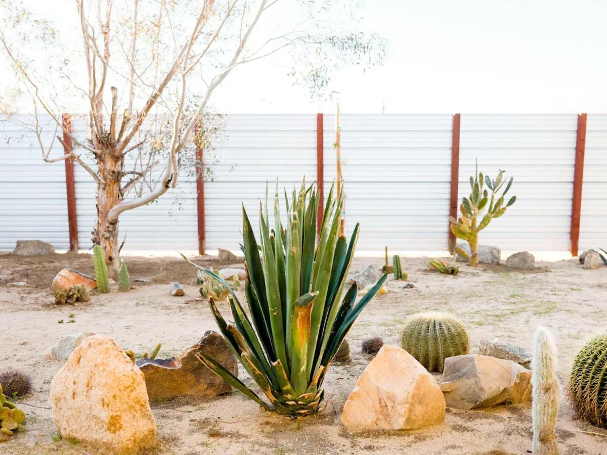 The Zen - Outdoor Shower, Gas Fireplace, Walkable To Shops & Restaurants Joshua Tree Exterior photo