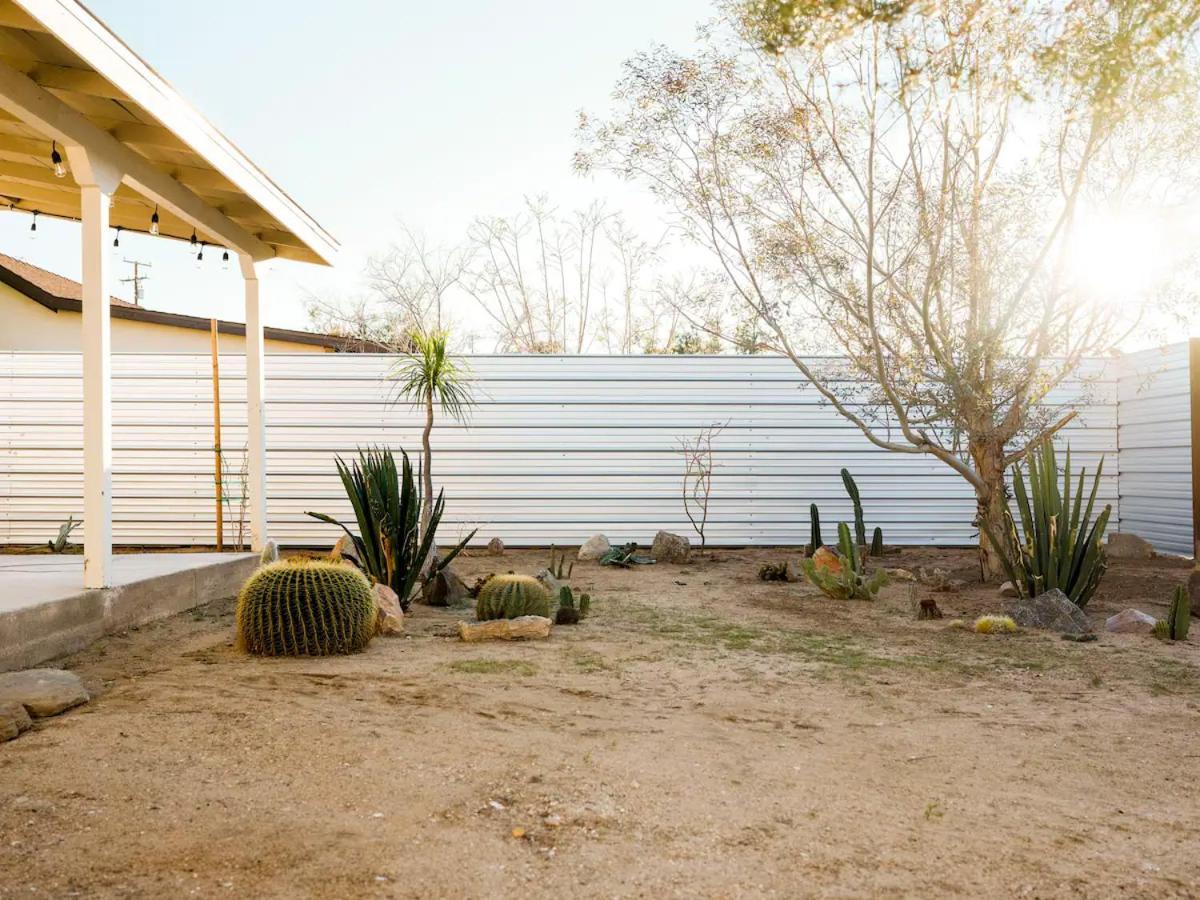 The Zen - Outdoor Shower, Gas Fireplace, Walkable To Shops & Restaurants Joshua Tree Exterior photo