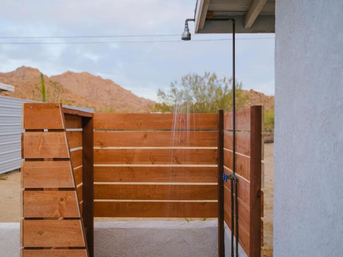 The Zen - Outdoor Shower, Gas Fireplace, Walkable To Shops & Restaurants Joshua Tree Exterior photo